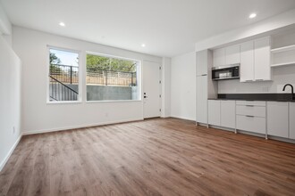2713 W Howe St, Unit B in Seattle, WA - Building Photo - Building Photo