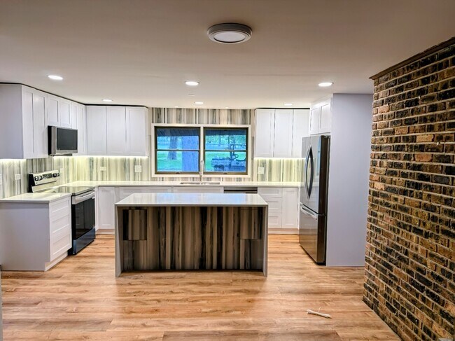 27996 W Roberts Rd in Lake Barrington, IL - Building Photo - Building Photo