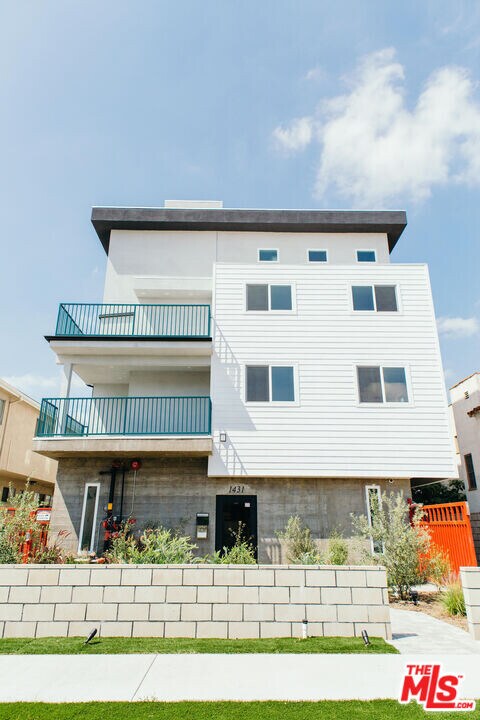 1431 S Sherbourne Dr in Los Angeles, CA - Building Photo