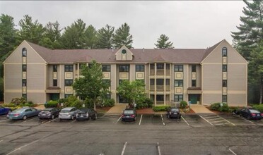 3 Bartemus Trail in Nashua, NH - Foto de edificio - Building Photo