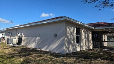 2909 13th St SW in Lehigh Acres, FL - Foto de edificio - Building Photo