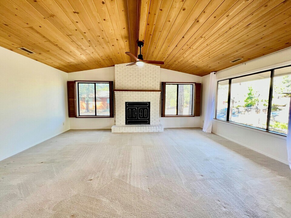 1404 Pine Tree Ln in Prescott, AZ - Building Photo