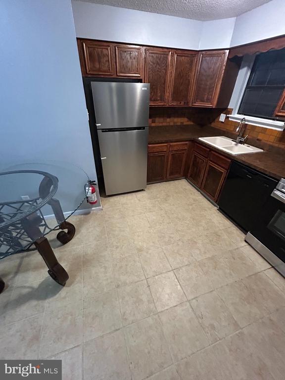 property at 28 Deedre Ln