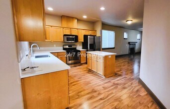 19328 Friars Ln in Oregon City, OR - Foto de edificio - Building Photo