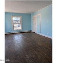 155 Champlain Ave-Unit -Apt 2 in Ticonderoga, NY - Building Photo - Building Photo