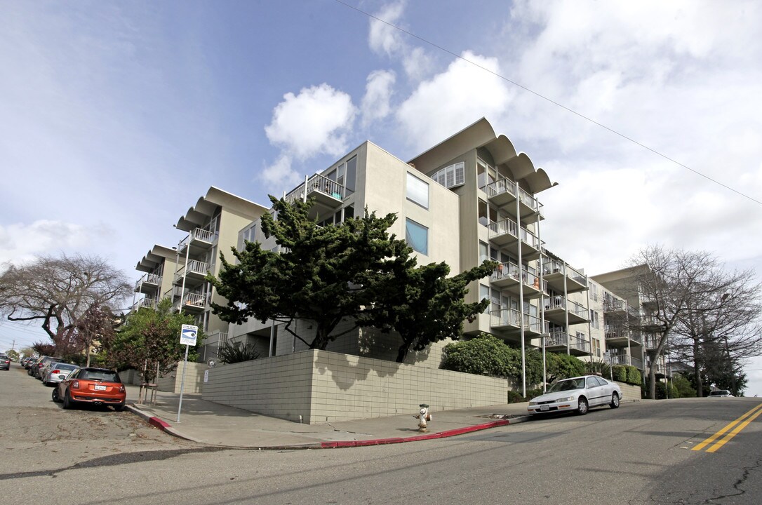 York Towers in Oakland, CA - Building Photo