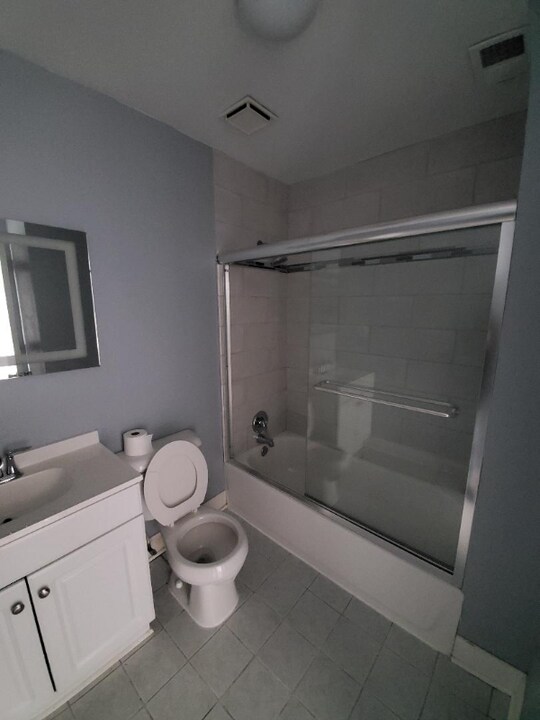 2200 W 19th St in Chicago, IL - Building Photo
