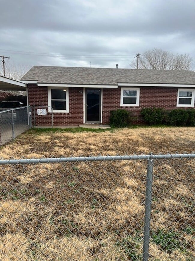 property at 2807 Vanda Ave
