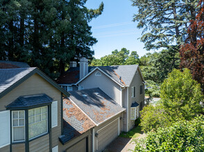 827 Valparaiso Ave in Menlo Park, CA - Foto de edificio - Building Photo