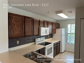 4041 Crockers Lake Blvd in Sarasota, FL - Foto de edificio - Building Photo