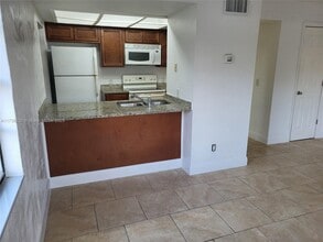 2005 Carlton Dr in Melbourne, FL - Building Photo - Building Photo
