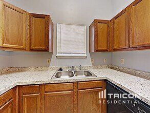 225 Salusbury Ln in Columbia, SC - Foto de edificio - Building Photo