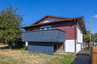 50 8 Av SE in High River, AB - Building Photo - Building Photo