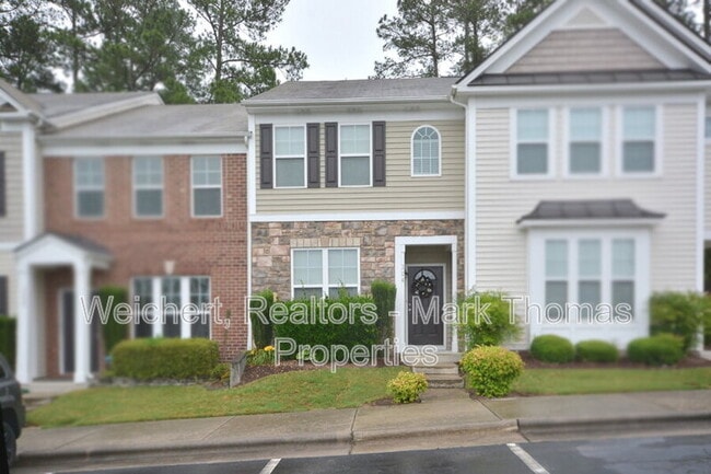 property at 100 Stratford Lakes Dr