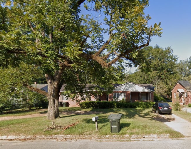 property at 615 N Cleveland St