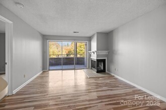 2505 Stockbridge Dr in Charlotte, NC - Foto de edificio - Building Photo