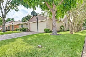 16355 Sierra Grande Dr in Houston, TX - Building Photo - Building Photo