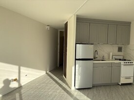 750 Amana St in Honolulu, HI - Building Photo