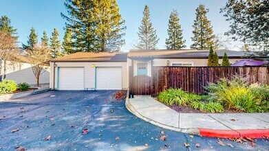 1634 Yardley St in Santa Rosa, CA - Building Photo - Building Photo