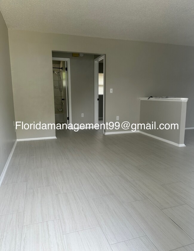 5413 satsuma dr in Zephyrhills, FL - Foto de edificio - Building Photo