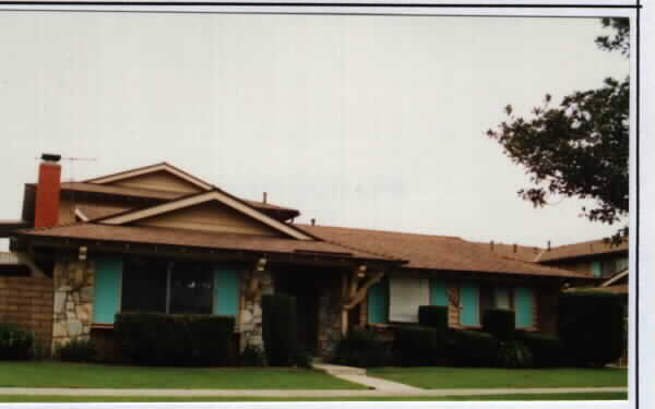 130-136 S Delano St in Anaheim, CA - Building Photo - Building Photo