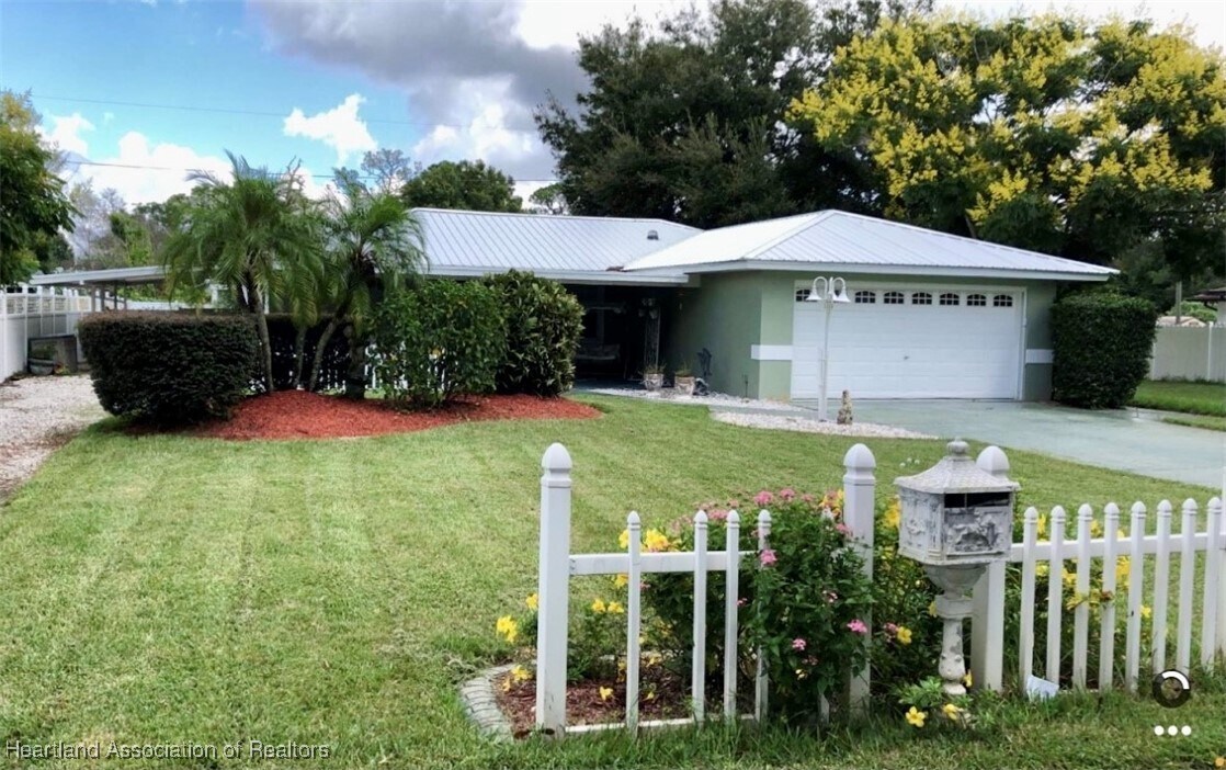 205 Dove Ave in Sebring, FL - Building Photo