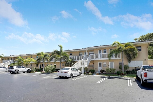 2132 NE 1st Way, Unit 204 in Boynton Beach, FL - Foto de edificio - Building Photo