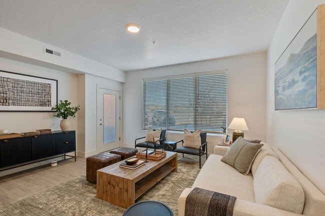 Elevate at 620 in American Fork, UT - Foto de edificio - Building Photo