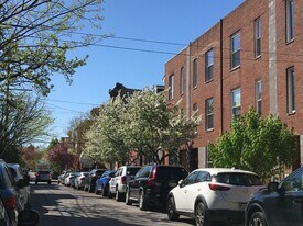 329 Catharine St, Unit Apt 2 in Philadelphia, PA - Building Photo