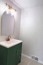 21 N Locust St, Unit 1 in Aurora, IL - Foto de edificio - Building Photo