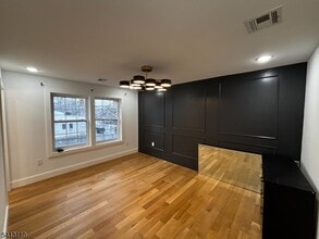 81 N Clinton St in East Orange, NJ - Building Photo - Building Photo