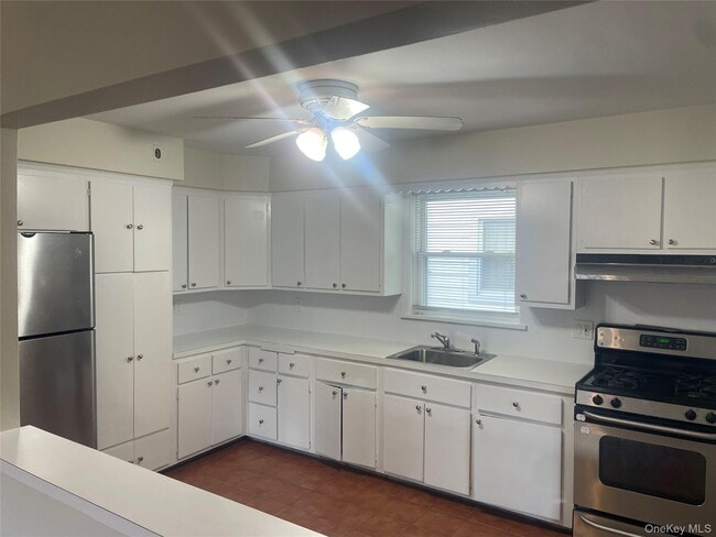 147-38 Grand Central Pkwy in Queens, NY - Building Photo - Building Photo