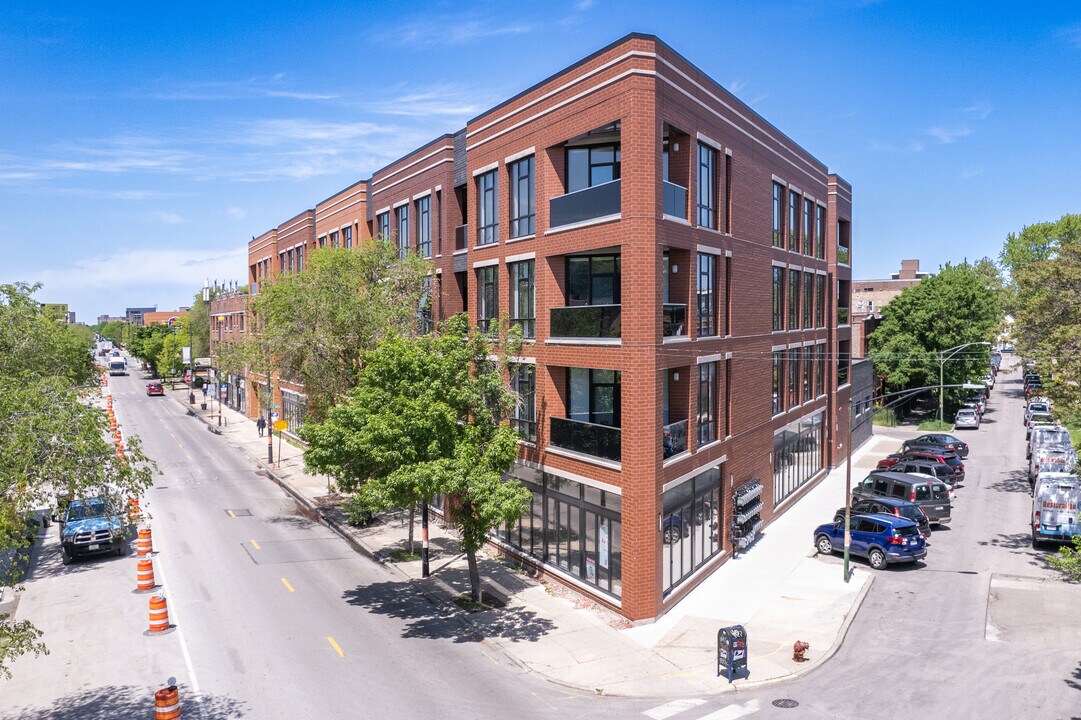 3121 N Milwaukee Ave in Chicago, IL - Building Photo