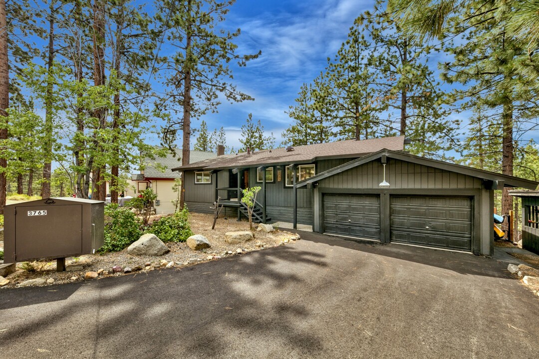 3576 Overlook Ct in South Lake Tahoe, CA - Foto de edificio