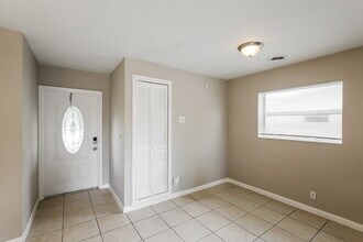 5901 NW 15th St in Sunrise, FL - Foto de edificio - Building Photo