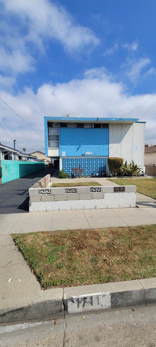 1711 Marine Ave