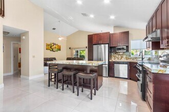 9210 Oak Grove Cir in Davie, FL - Building Photo - Building Photo