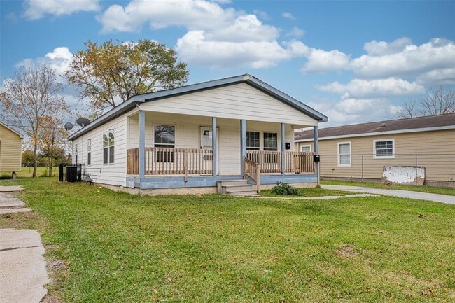 5206 Pershing St photo'