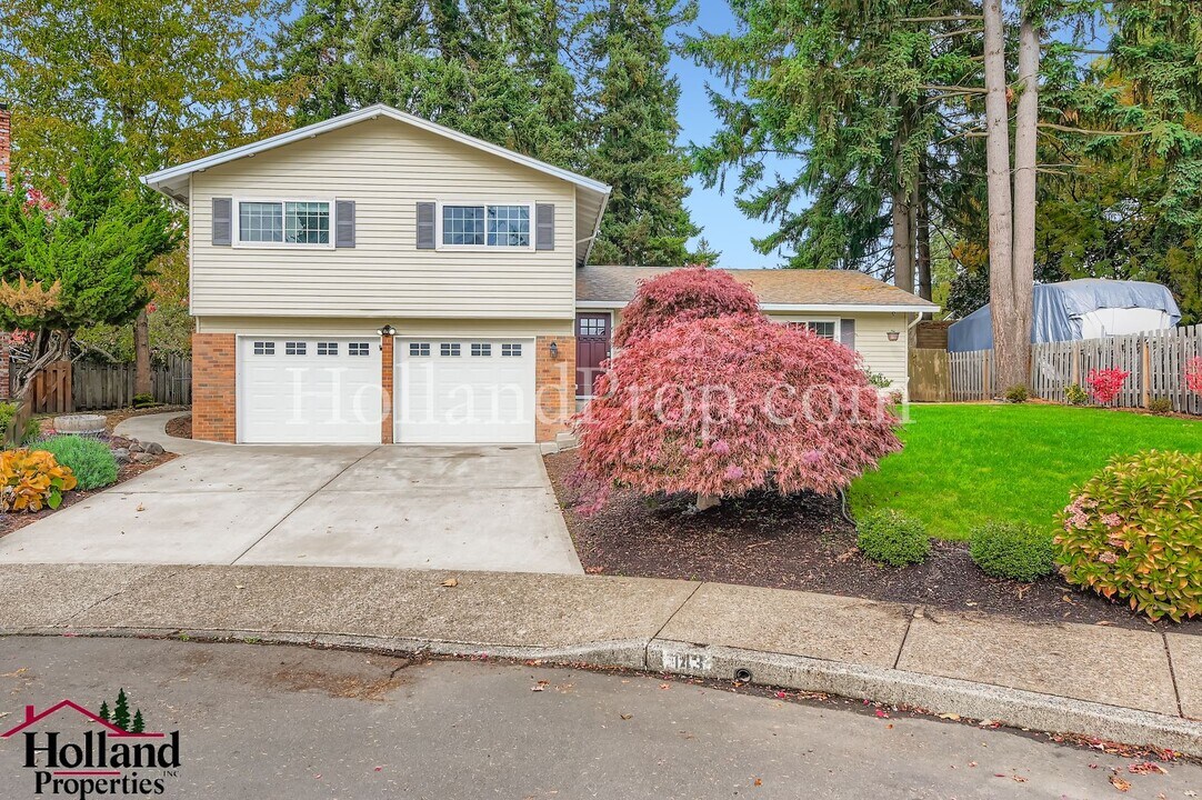 143 NE 20th Dr in Hillsboro, OR - Building Photo