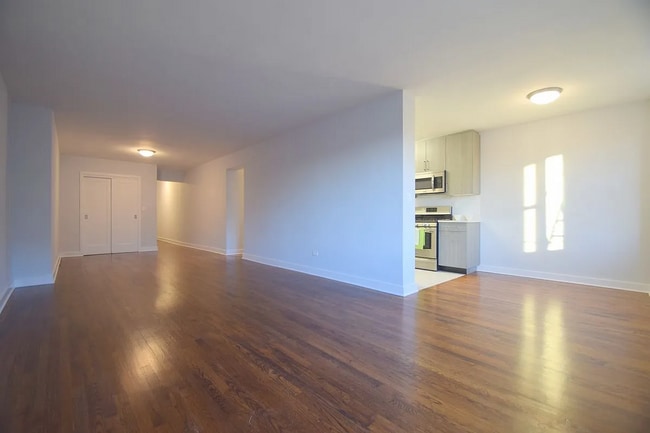 1540 Pelham Pkwy S in Bronx, NY - Building Photo - Building Photo