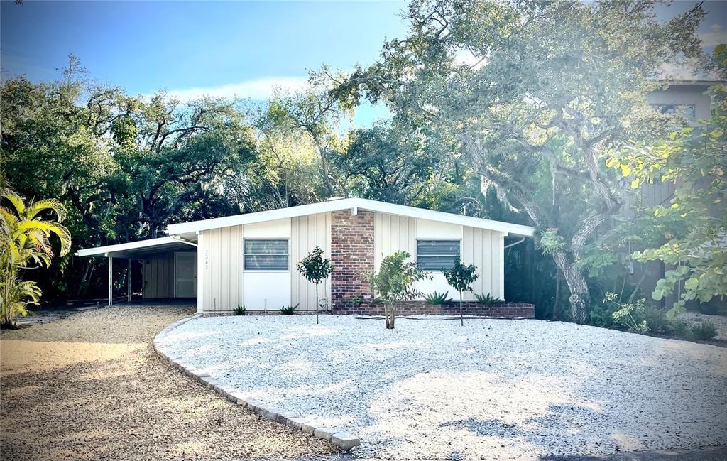 5242 Winding Way in Siesta Key, FL - Building Photo