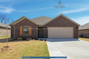 400 W Cattleman Ln in Siloam Springs, AR - Building Photo