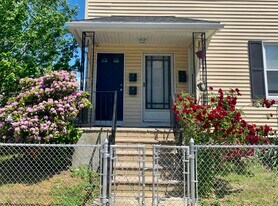 49 Wellington Ave, Unit Unit 01 in Everett, MA - Building Photo