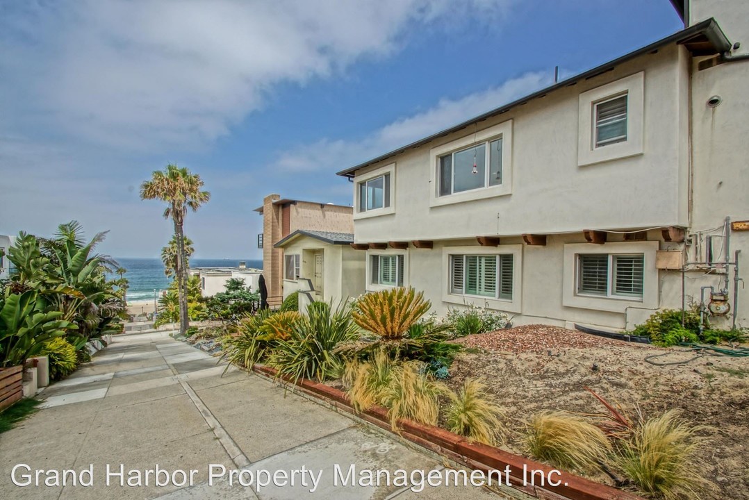 2903 Highland Ave in Manhattan Beach, CA - Building Photo