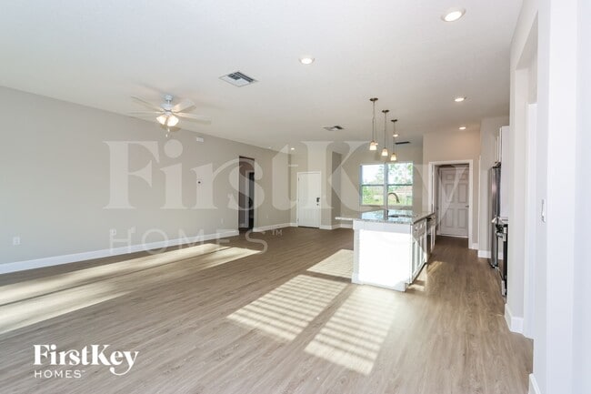 1654 Cogan Dr in Palm Bay, FL - Foto de edificio - Building Photo