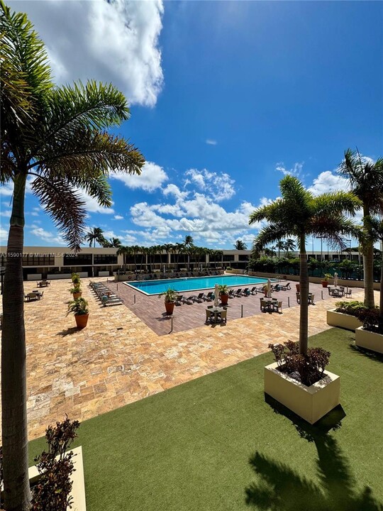 1865 Brickell Ave, Unit A1802 in Miami, FL - Foto de edificio