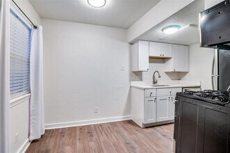4927 San Jacinto St in Dallas, TX - Building Photo - Building Photo