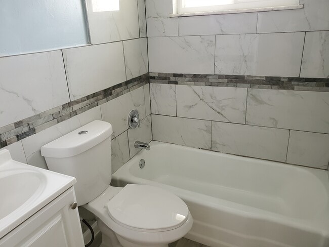 10118 Douglas Ct in St. Ann, MO - Building Photo - Building Photo