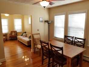 275 Medford St, Unit 1 in Somerville, MA - Foto de edificio - Building Photo