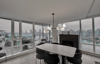 833 Pacific Blvd in Vancouver, BC - Building Photo - Building Photo